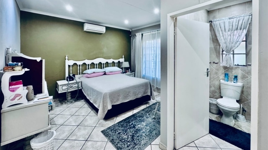 3 Bedroom Property for Sale in Waterkloof East North West